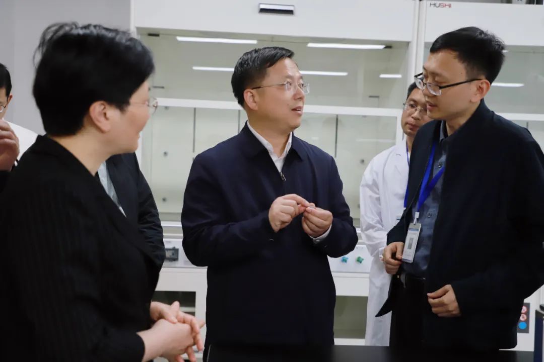 市委书记高屹一行调研研究院