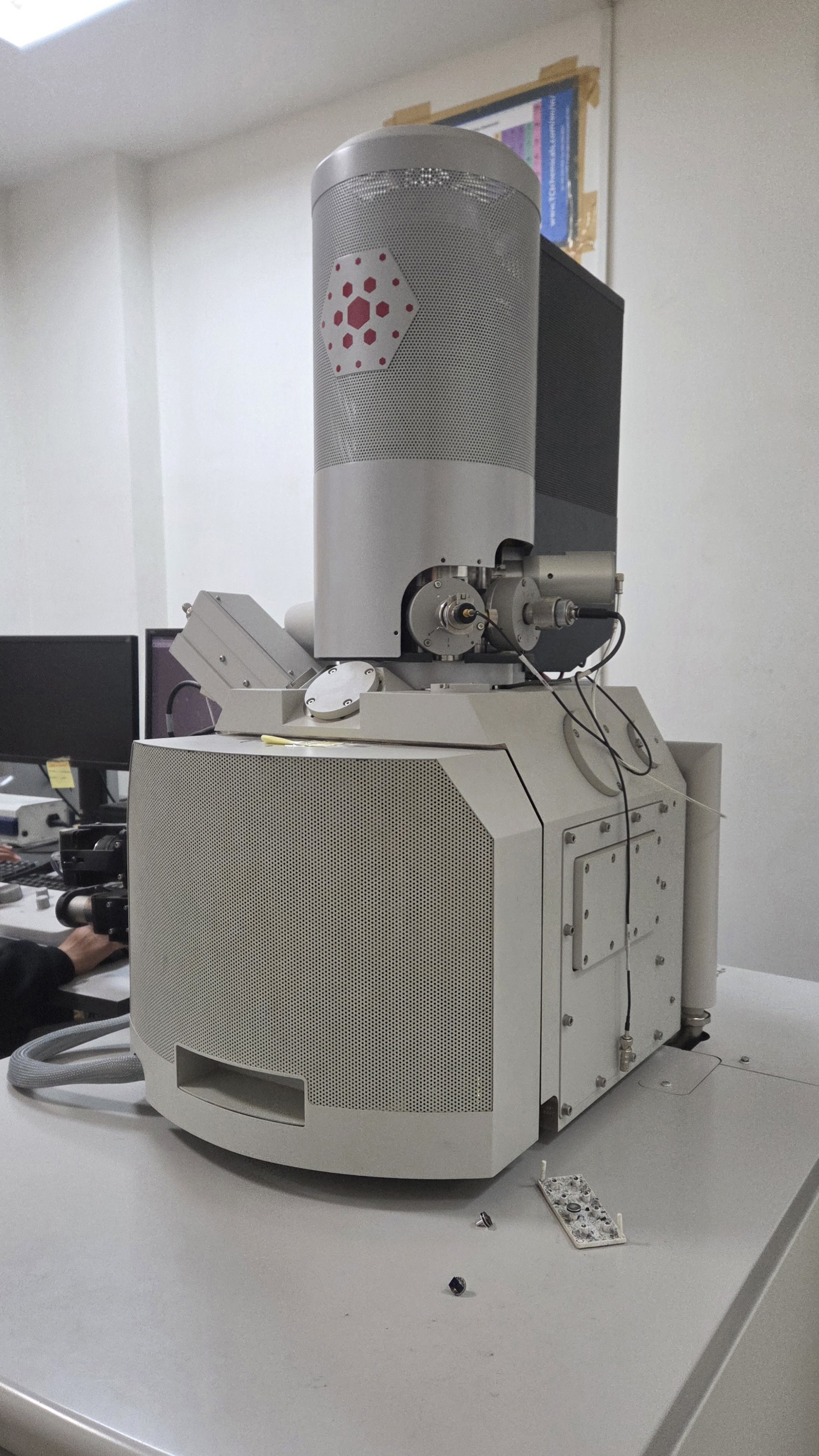 扫描电子显微镜（SEM）